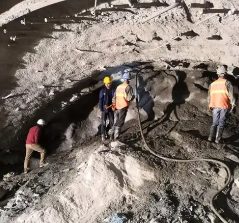 长子拱顶带模注浆料的施工流程及注意事项